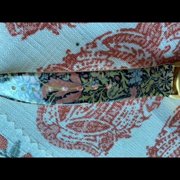 🎁 Museum of Modern Art floral watch - Picture 3 of 4
